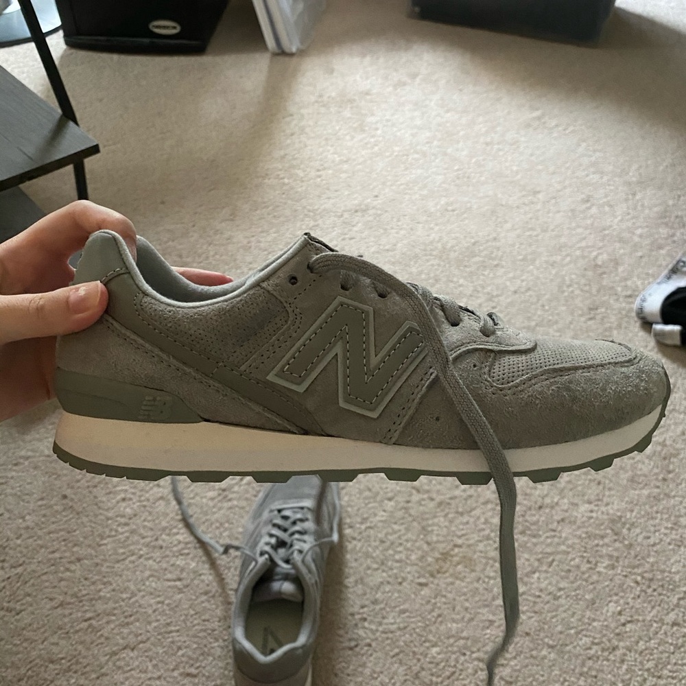 New Balance 696 v1 sneakers